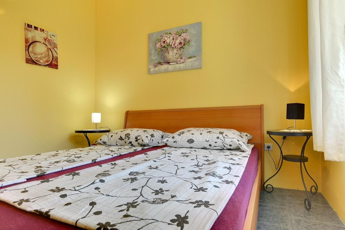 Apartments Puntica Ližnjan エクステリア 写真