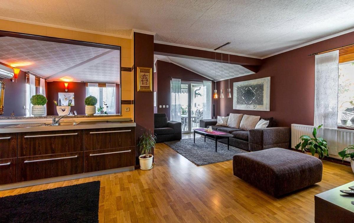 Apartments Puntica Ližnjan エクステリア 写真