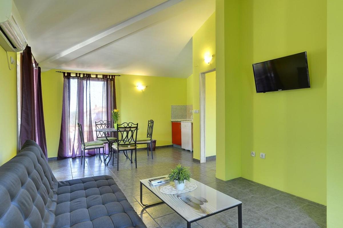 Apartments Puntica Ližnjan エクステリア 写真