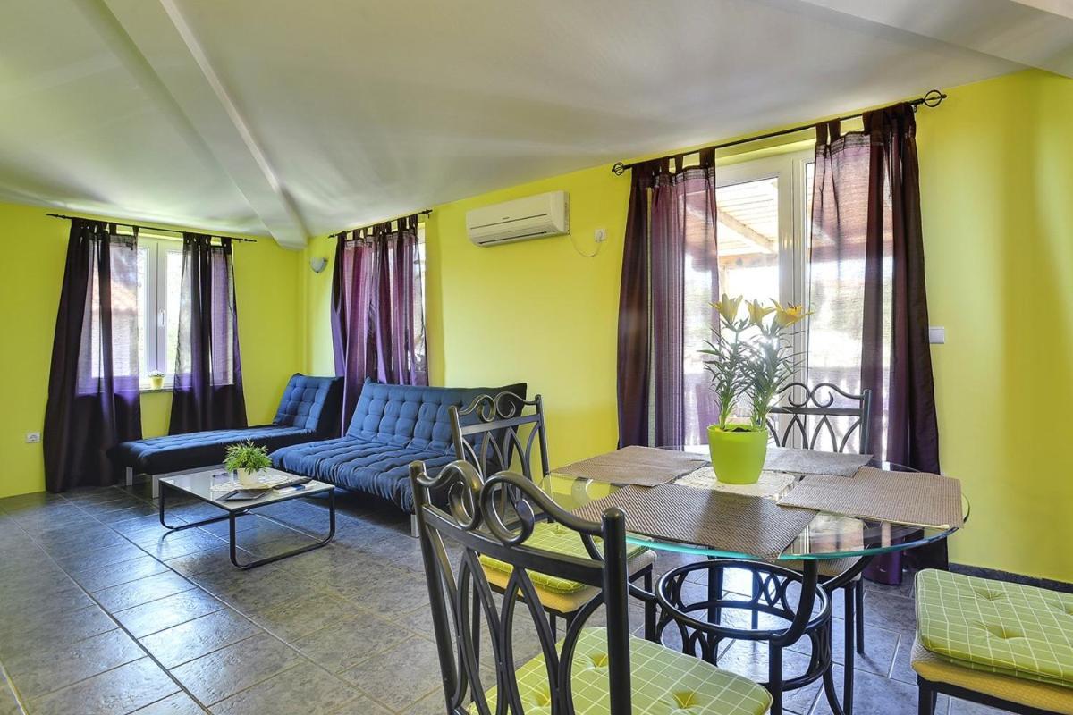 Apartments Puntica Ližnjan エクステリア 写真