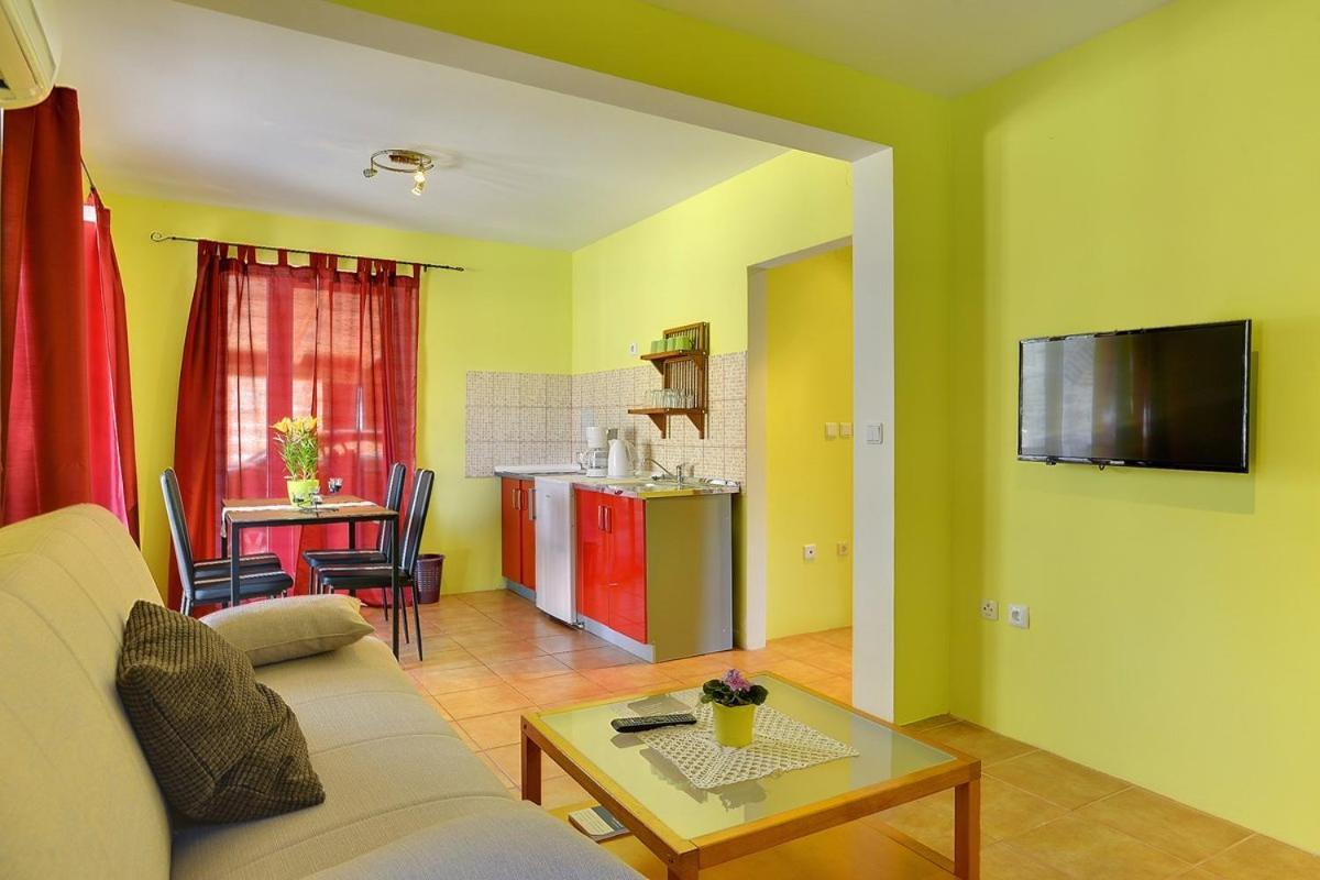 Apartments Puntica Ližnjan エクステリア 写真